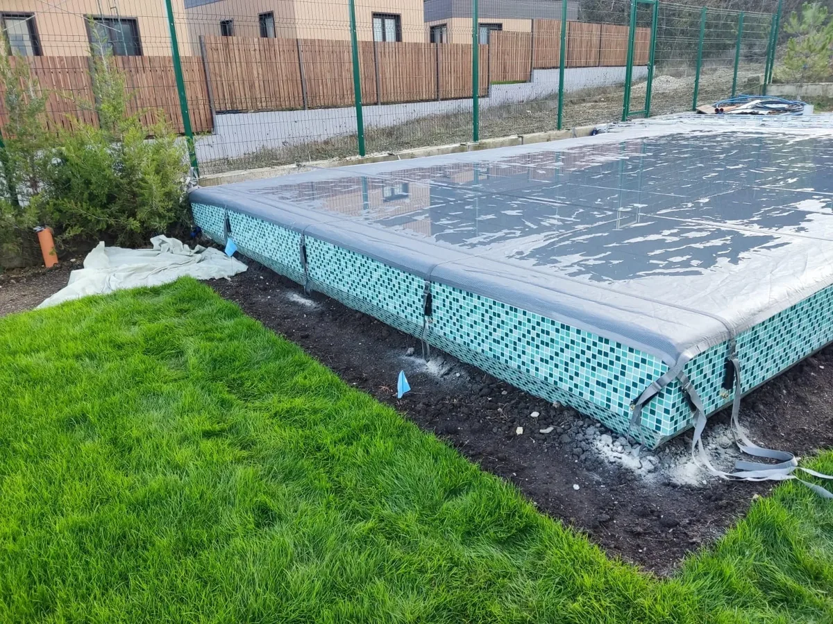 Батутное покрывало на бассейне в Дубне